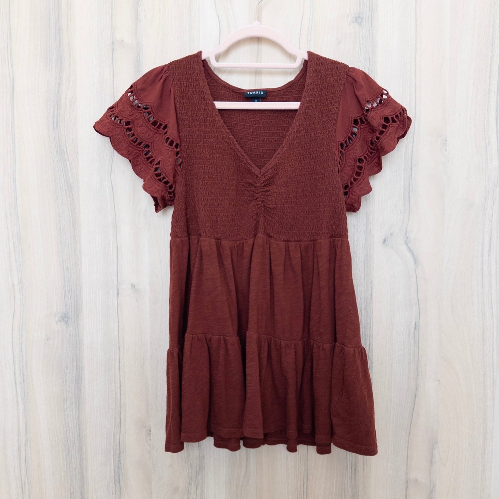 Torrid Womens Babydoll Top M Rust Red Smocked Eyelet Flutter Sleeve Tiered Boho